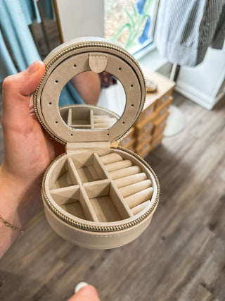 Ivory Weekend Getaway Leather Jewelry Case