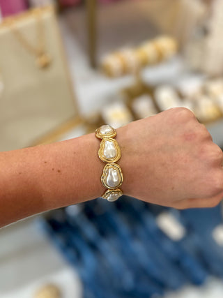 Freshwater Pearl W/ Hammered Gold Stretch Bracelet