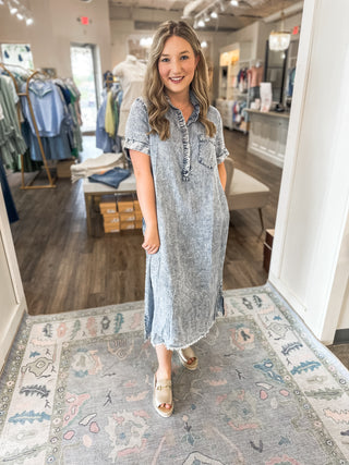Midi Mae Washed Denim Sleeveless Collared Button-Down Shirt Midi Dress