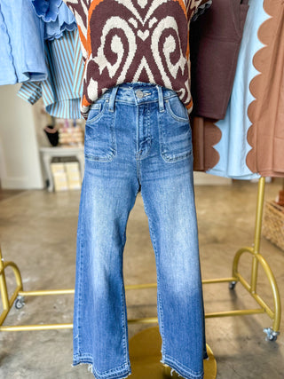 Bri Medium Wash High Rise Crop Wide Pockets&Frayed Edge Risen Denim Jeans