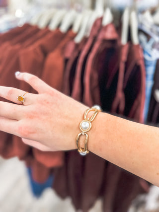 Pearl & Open Gold Stretch Bracelet