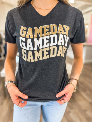 Black & Gold Game Day Wave T-Shirt - Everyday EDEN Boutique & Gifts