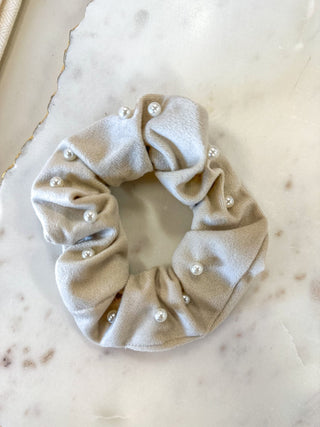 Cream Pearl Velvet Scrunchie Set - Everyday EDEN Boutique & Gifts