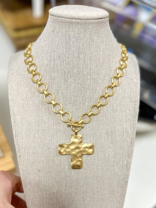 Matte Gold Open Circle Toggle Chain W/ Hammered Gold Cross 17” Necklace - Everyday EDEN Boutique & Gifts